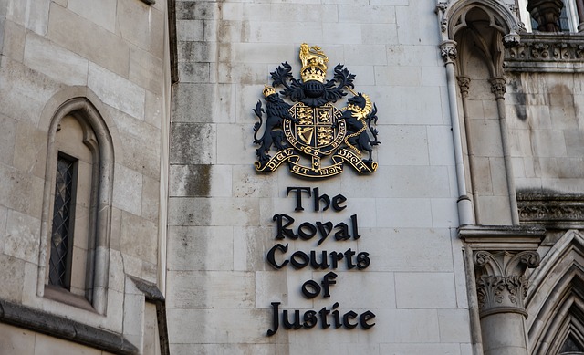 Royal Courts of Justice outside - Image by Kev from Pixabay