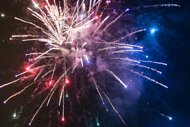 Fireworks in a dark sky - Image by free stock photos from www.picjumbo.com from Pixabay 